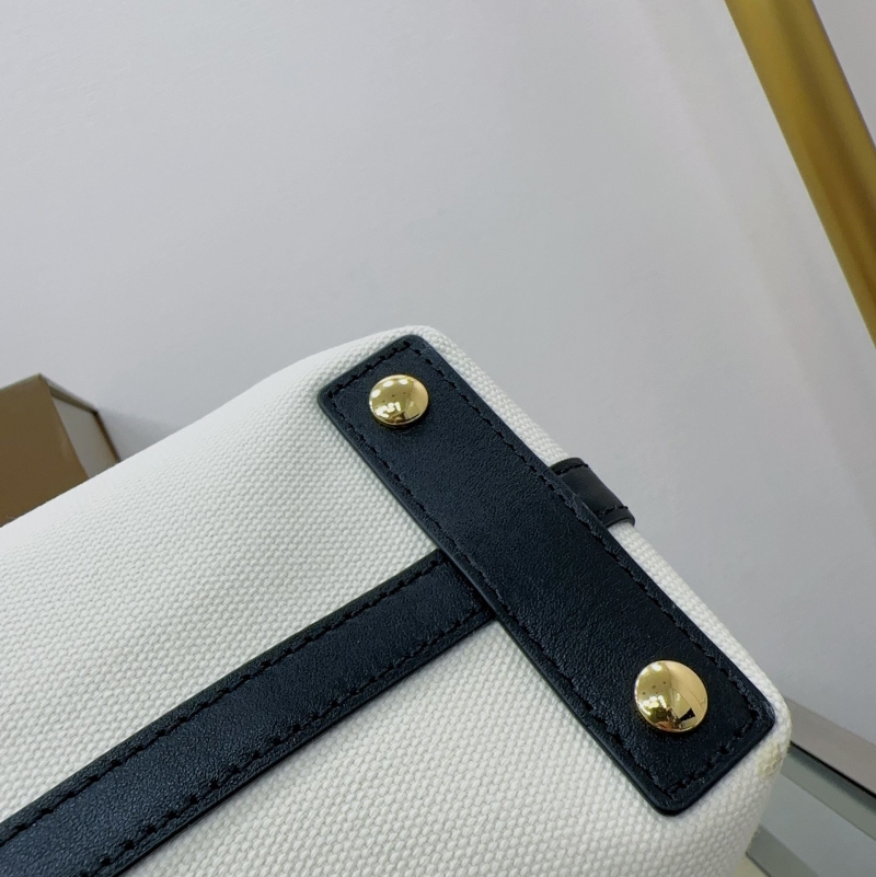 Bv*b*rry shopping bags